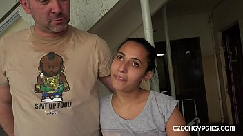 Цыганка хорошо сосет мужу